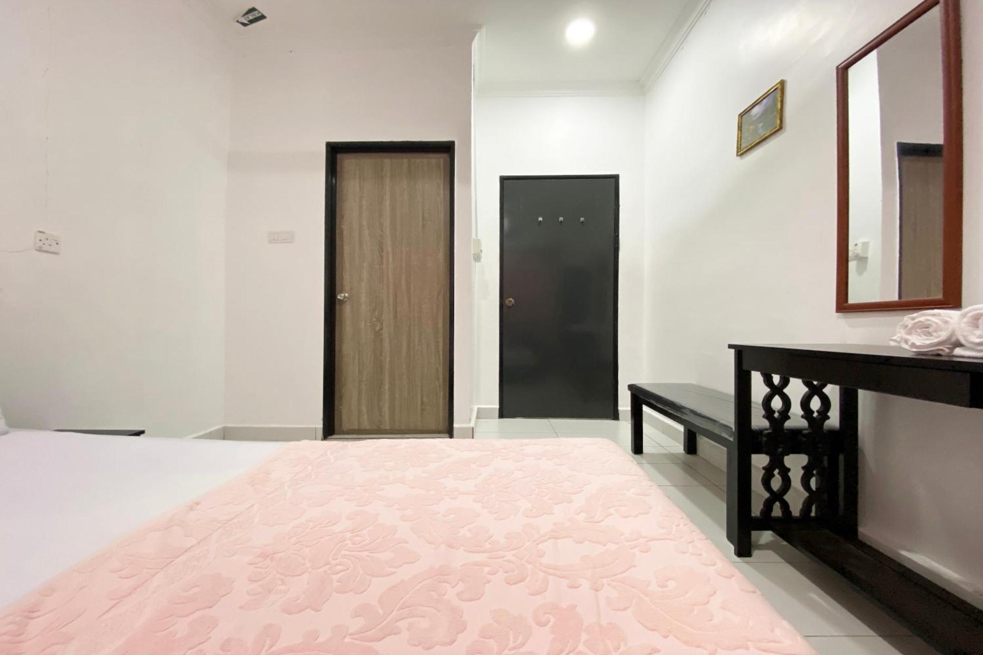 Oyo Home 90230 Dh Residence 古打毛律 外观 照片