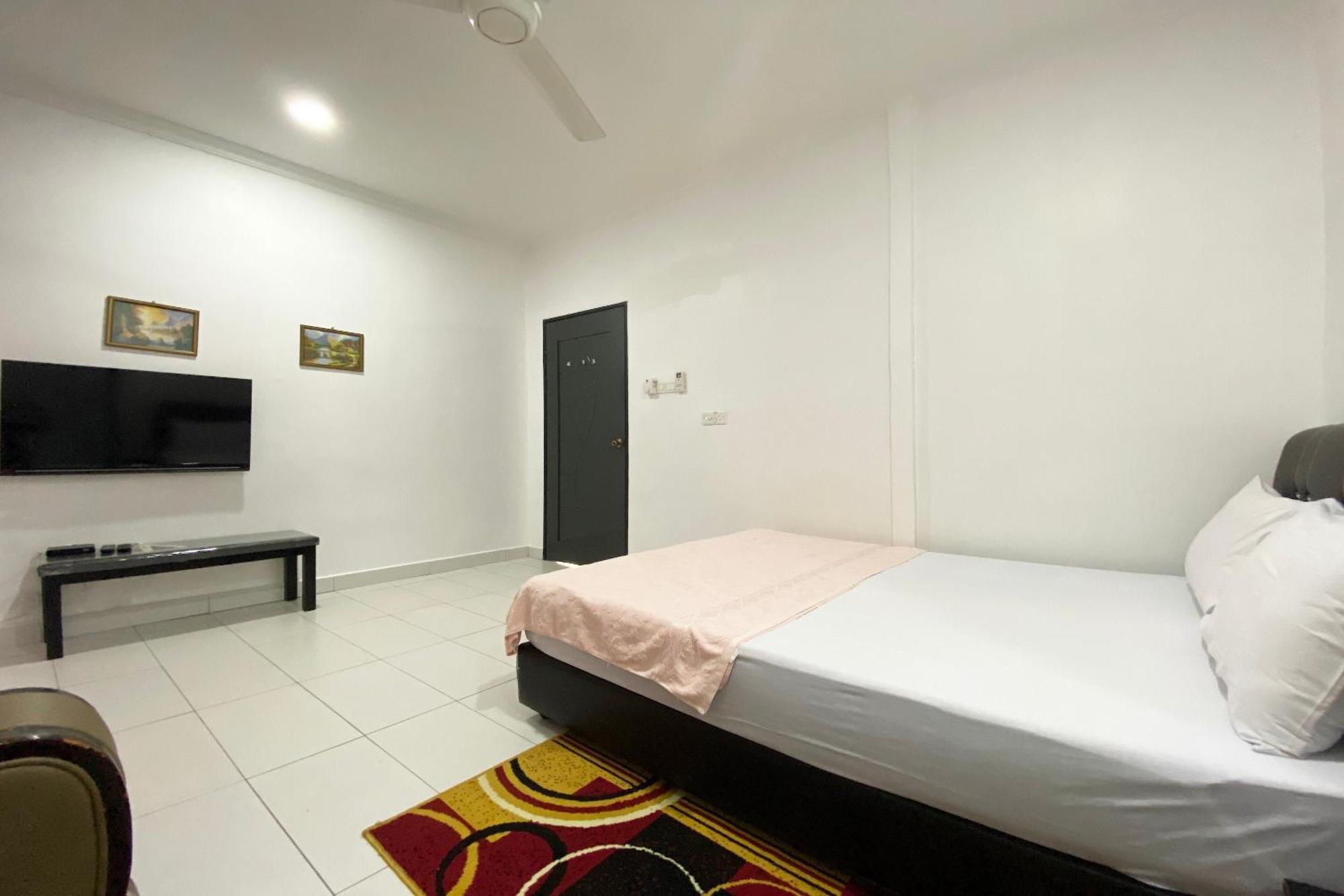 Oyo Home 90230 Dh Residence 古打毛律 外观 照片